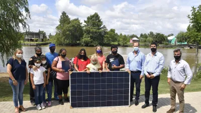 Entregaron equipos solares a familias isleñas