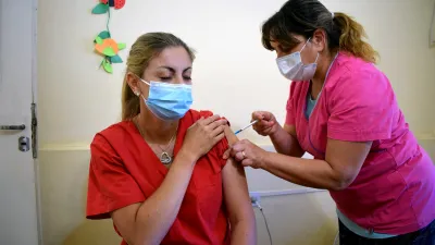 Comenzó la aplicación de dosis de refuerzo contra el Covid a personal de salud