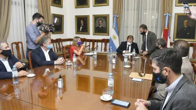 Firmaron contratos de obra para terminar jardines y refaccionar escuelas