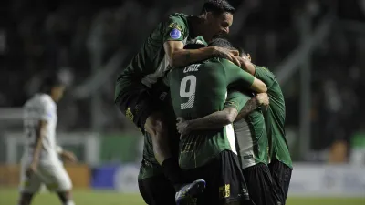 Sudamericana: Banfield sorprendió al Santos de Brasil y tuvo un feliz estreno copero