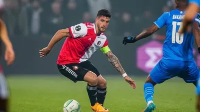 Capitaneado por el entrerriano Senesi, Feyenoord avanzó la final de la Conference League