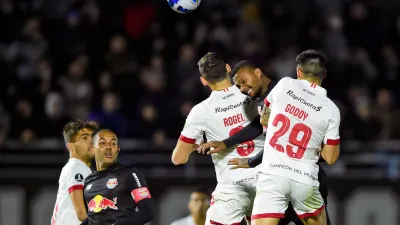 Estudiantes de La Plata ganó en Brasil y se aseguró el primer puesto del Grupo C