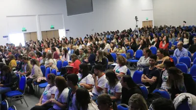 Los talleres educativos promovidos por la Fundación Banco de Entre Ríos que realizó la experta Laura Lewin reunión a más de 650 directivos, docentes y estudiantes de profesorados de toda provincia.