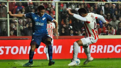 Unión sufrió una rápida reacción de Nacional y quedó eliminado de la Copa Sudamericana