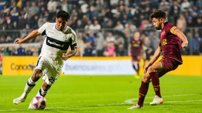 En el final, Gimnasia aprovechó un error para vencer a Lanús en La Plata y sigue en alza