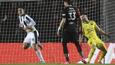 Libertadores: Talleres ganó en Santa Fe, eliminó a Colón y por primera vez pasó a cuartos