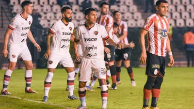 Patronato padeció un mal arbitraje, perdió con Barracas Central y terminó en escándalo