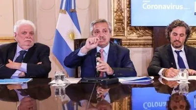 Alberto Fernández junto al ministro Ginés González García y al jefe de Gabinete Santiago Cafiero.