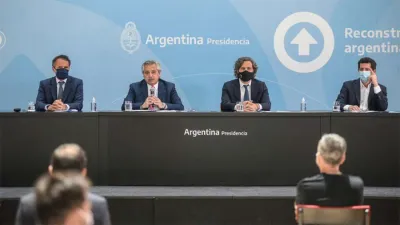 El Presidente Alberto Fernández junto a Santiago Cafiero, Gabriel Katopodis y Eduardo “Wado” De Pedro.
