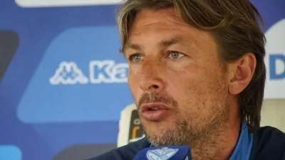 El entrerriano Gabriel Heinze premió a un cronista tras la práctica de Vélez