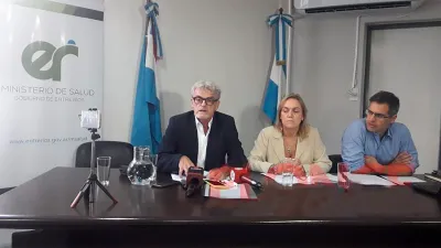 conferencia de prensa autoridades de Salud