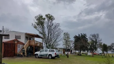 Los funcionarios rescataron a siete mujeres y cinco hombres. Asimismo, detuvieron a una persona mientras que otras seis quedaron supeditadas a la causa.