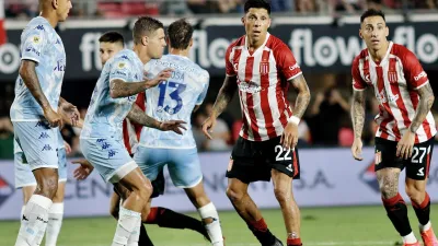 Fútbol: Estudiantes y Racing igualaron sin tantos y con el VAR como protagonista