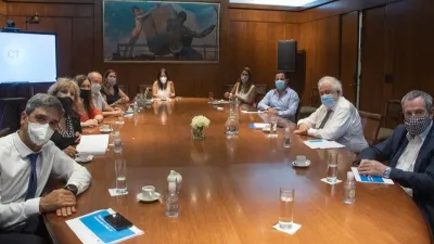 Ginés recibió a diputados para hablar de la campaña de vacunación