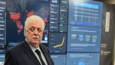 Ginés González García permanece internado en el sanatorio Otamendi