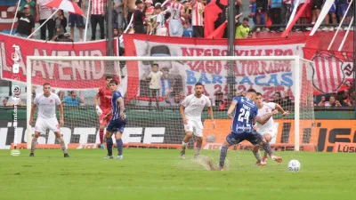 Fútbol: Godoy Cruz acertó en el final y le ganó a Barracas Central en Sarandí