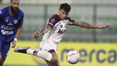 Con dos goles del entrerriano Walter Bou, Lanús celebró en su visita a Venezuela