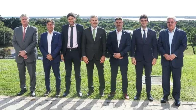 En mayo se reunieron en Paraná seis gobernadores: Rogelio Frigerio, de Entre Ríos; Maximiliano Pullaro (Santa Fe); Raúl Jalil (Catamarca); Axel Kicillof (Buenos Aires); Ignacio Torres (Chubut) y Sergio Raúl Ziliotto (La Pampa). Ahora volverán a hacerlo durante esta semana en el Consejo Federal de Inversiones (CFI).
