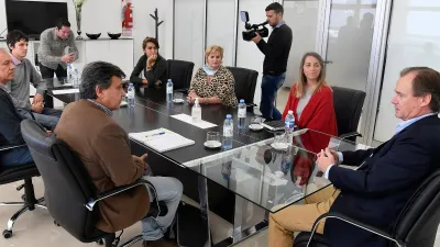 El gobierno busca conformar una mesa de diálogo social con organizaciones y gremios