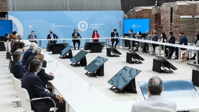 El gobierno quiere acordar con empresarios medidas para que la inflación no supere el 29%