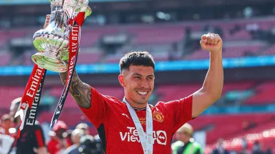 El entrerriano Lisandro Martínez presentó la nueva camiseta del Manchester United