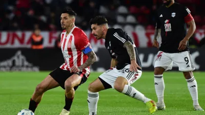 Estudiantes estrenó su título de local con un sólido triunfo ante Deportivo Riestra