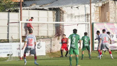 Camioneros goleaba, Atlético Paraná se lo empató y uno de los dos será semifinalista