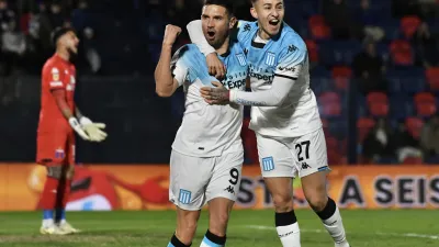 Fútbol: Racing hundió más a Tigre con una goleada y es líder de la Liga Profesional