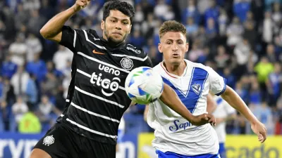 Vélez sufrió el agónico empate de Olimpia y ahora comparte la cima con Peñarol