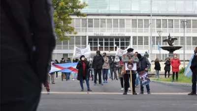 Los gremios docentes recurrirán a la Justicia para solicitar una medida cautelar innovativa ante la Ley de Emergencia Solidaria que impulsó la gestión de Gustavo Bordet.