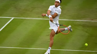 Tenis: Comesaña hizo historia al eliminar al número seis del mundo en Wimbledon