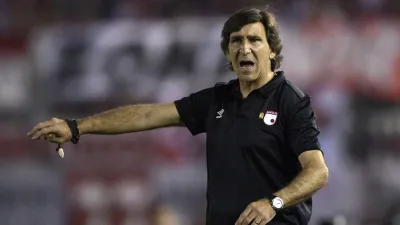 Gustavo Costas firmó como DT de Racing: “Estoy contento y feliz; ilusionado”