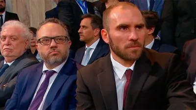 El ministro de Salud, Gines González García; el titular de la cartera de Producción, Matías Kulfas y en primer plano el ministro de Economía, Martín Guzmán.