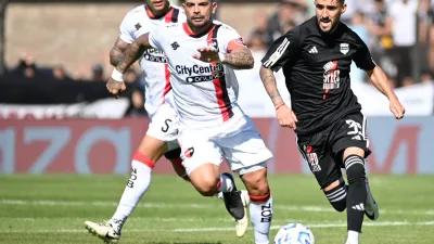 Fútbol: Deportivo Riestra y Newell’s empataron a puro gol en el inicio de la 16ª fecha