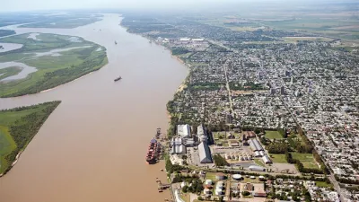 Carlos Del Frade advierte que la hidrovía es un gran negocio para la concesionaria y para las terminales portuarias, “que son inquilinas de los puertos, porque el dueño verdadero de los puertos es el pueblo argentino”.