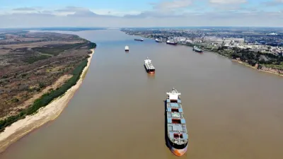 Por la Hidrovía pasa el 80 por ciento del volumen de exportación de la Argentina.