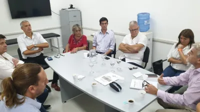 Reunión donde las autoridades salientes del hospital Centenario dan un estado de situación a las autoridades entrantes de ese nosocomio.