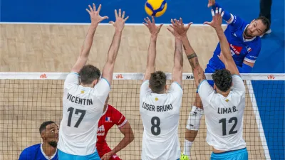 Con el aporte de Luciano Vicentín, Argentina venció al local Francia por la VNL