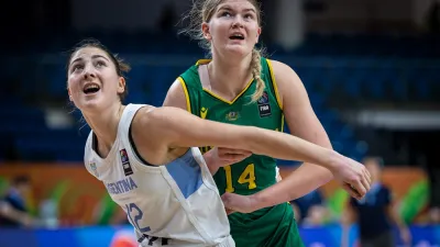 La entrerriana Delfina Cergneux anotó siete puntos en la derrota argentina ante Hungría