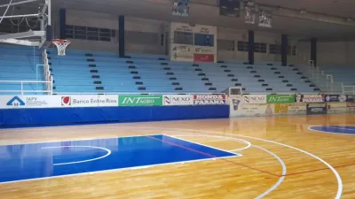 A la espera de la Liga Argentina, Echagüe renovó el piso deportivo del Luis Butta