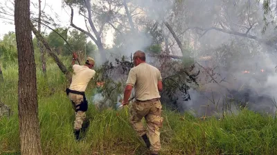Santa Fe y Entre Ríos suman esfuerzos para controlar los incendios en la zona de islas.