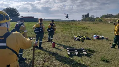 De los operativos para combatir los incendios participaron personal de Policía y del Plan Provincial de Manejo del Fuego de Entre Ríos y Protección Civil de Santa Fe.