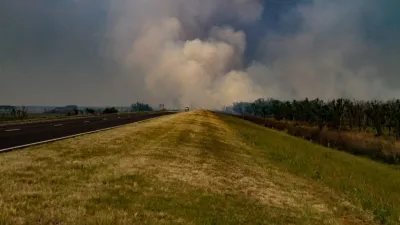 incendios Delta humo en la ruta