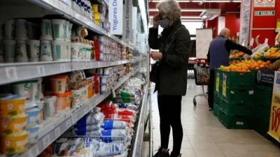 La inflación de junio fue de 5,3% y alcanzó un 64% en los últimos 12 meses