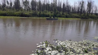 En el lugar trabajan personal de Criminalística de la Policía y dos unidades de los Bomberos Voluntarios de Ceibas.