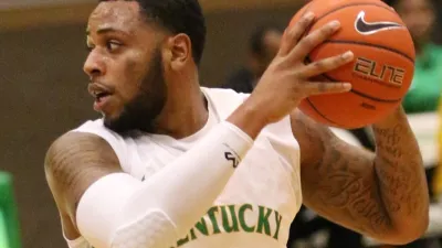 Rocamora llegó a las nueve fichas con la contratación de David Allen Jelks