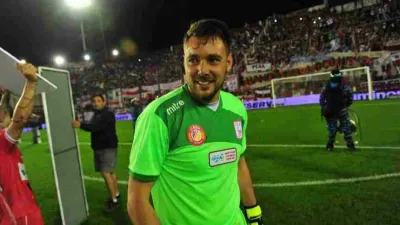 Fútbol: Julio Salvá será arquero de Patronato para una temporada con grandes desafíos