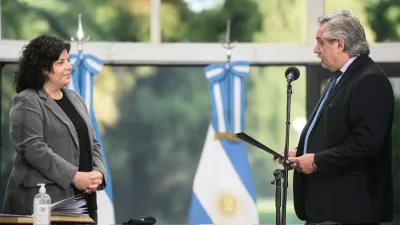 El Presidente Alberto Fernández tomó juramento a la nueva ministra de Salud Carla Vizzotti en una ceremonia cerrada.