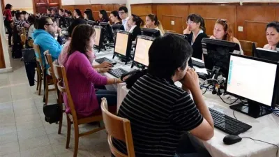 La gestión de Castrillón como presidente del STJ se destacó por su política de regularización de la planta de cargos de personal permanente y temporario, a través de concursos abiertos, incluso en el caso de suplencias o interinatos. 