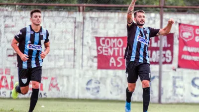 Con el regreso de Acosta y una goleada, Juventud Unida regresó al Federal A